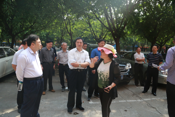 温建荣调度挂点社区文明城市创建工作