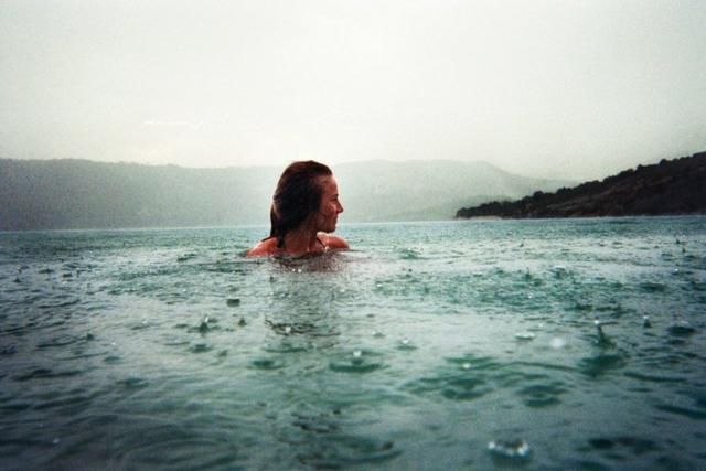 心累了的伤感说说带图片,总有一句触碰了你的