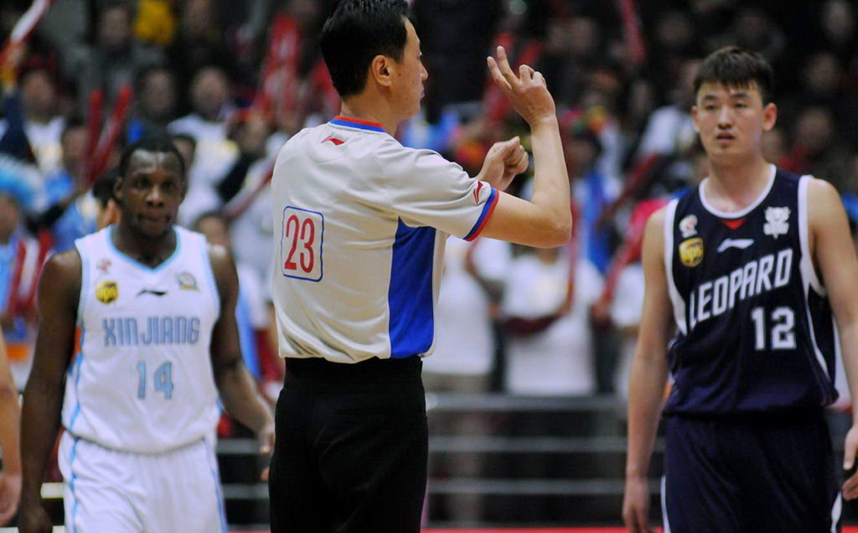 争议技术台:闵帅之子判京辽战 麦蒂险退赛