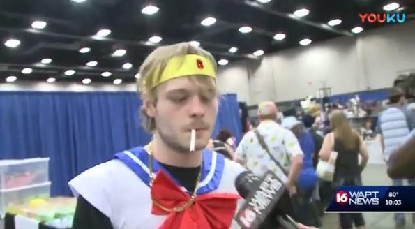 辣眼睛的cosplay:大叔版美少女战士,初音未来雌