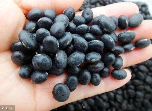 男人每晚喝它,不仅身体强壮,头发也变得乌黑发亮,越来越年轻了