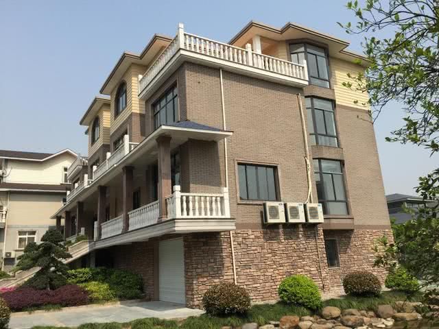 家里自建房外墙万万别贴瓷砖了,现在流行这种