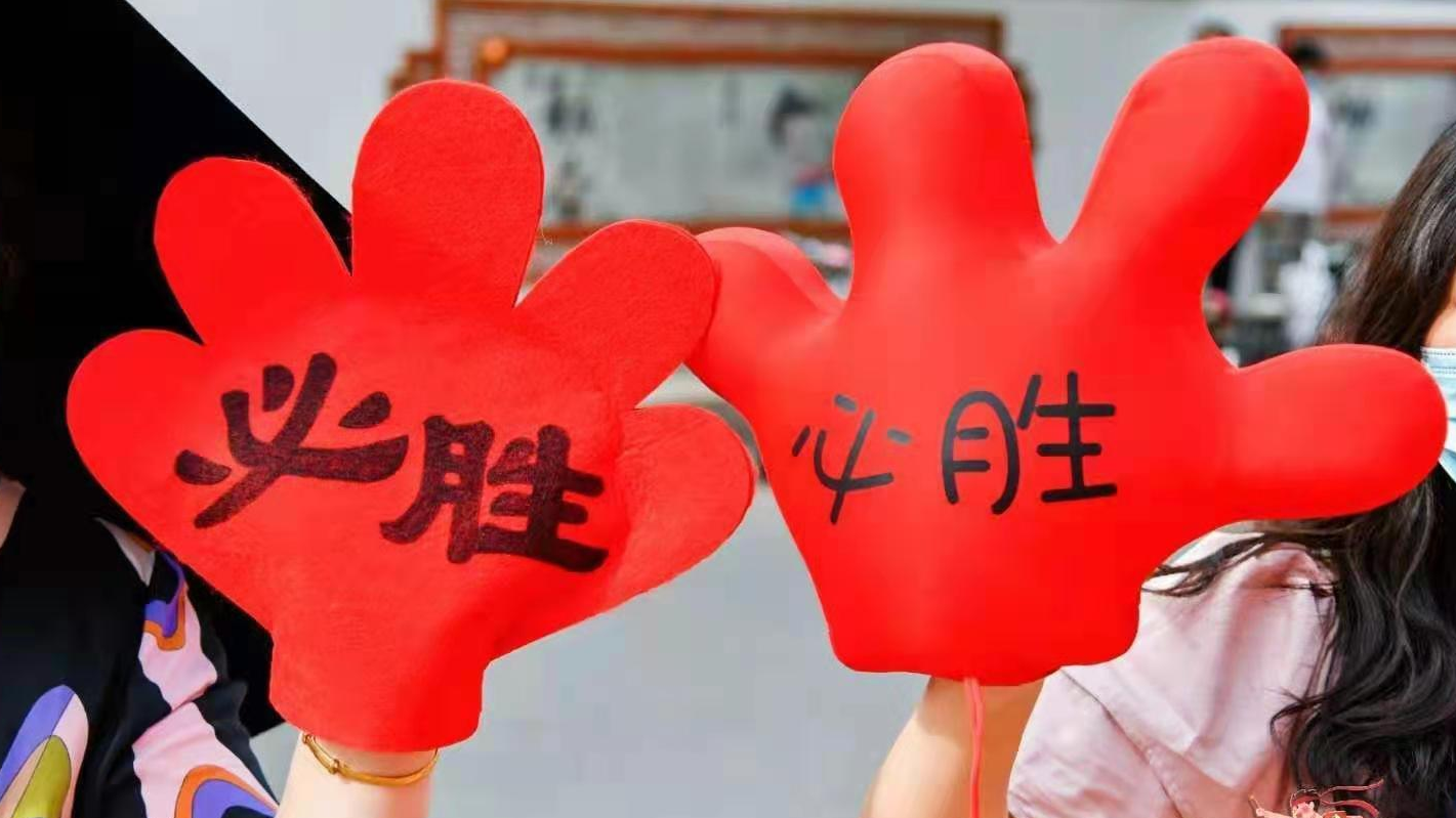 泪目！直击高考送考感人瞬间