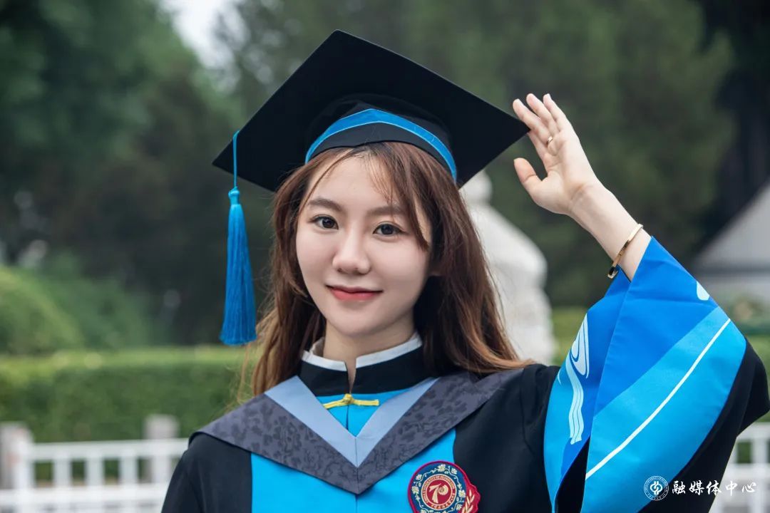打造毕业仪式感!校庆版专属学位服上线_北京时间