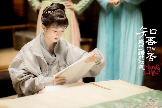 赵丽颖晒大头照引来160万粉丝围观,网友:终于