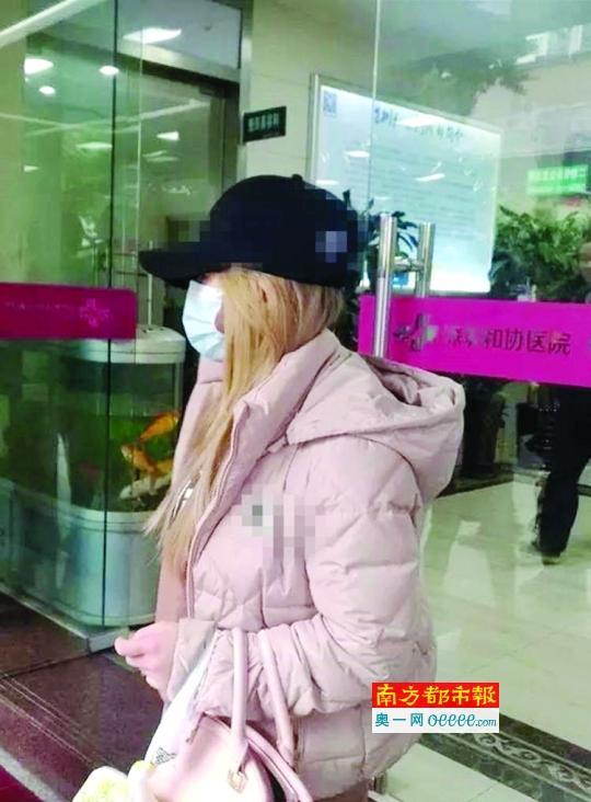 孕妇称在深圳地铁上被殴打致流产 双方达成和解