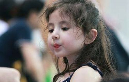 中国人与外国人结婚 生出的混血儿长啥样 感觉