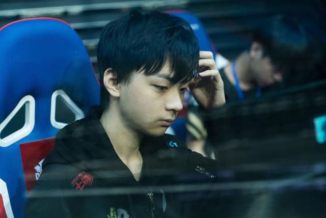 RNG又出人才,走A怪德杯AD亚索打爆SMLZ,就