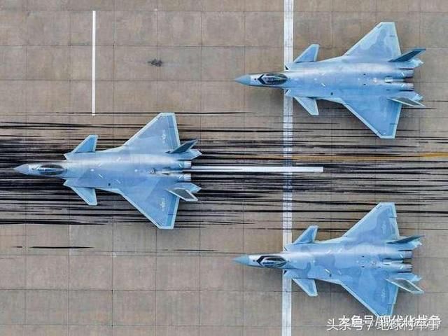 中国列装了多少架歼20战机?英国:一夜之间冒出