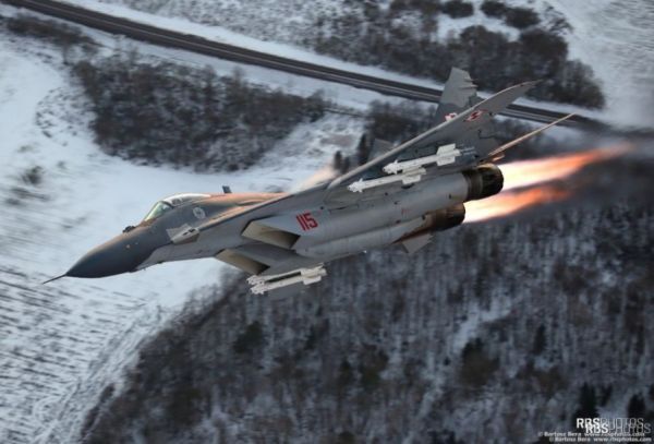 资料图:米格-29战机加速瞬间.