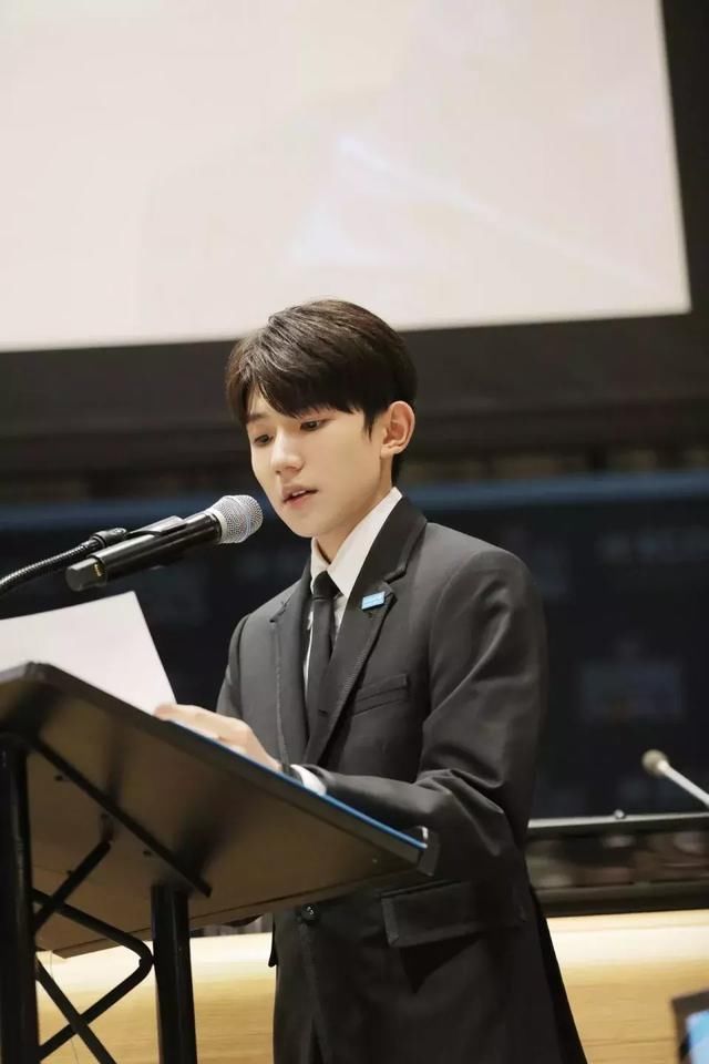 TFBOYS国外说英文:王俊凯为买菜,千玺为买烤