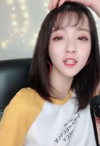 抖音洗澡门过后, 熊孩子又坑人, 年轻妈妈再度上