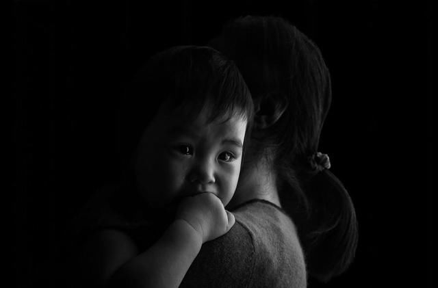 一岁宝宝骨瘦如柴,查明原因后,孩子爸立马打了