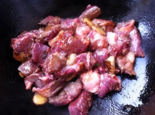 还在想为什么牛肉炖不烂吗?加入这味东西,把肉