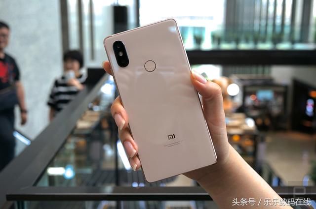 谜之定位的小米8SE,Snapdragon710+IMX363