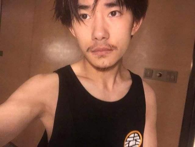 翻红歌手被包养?易烊千玺年龄造假?某影帝未