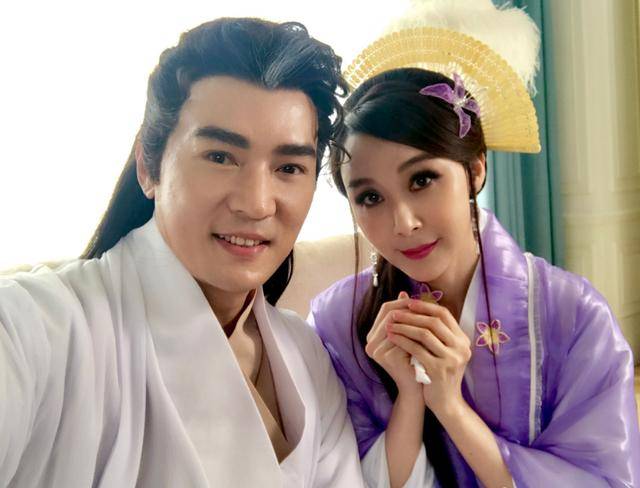 18年后焦恩俊和萧蔷再扮《小李飞刀》,亲密照惹焦恩俊女儿吃醋 18年后焦恩俊和萧蔷再扮《小李飞刀》,亲密照惹焦恩俊女儿吃醋