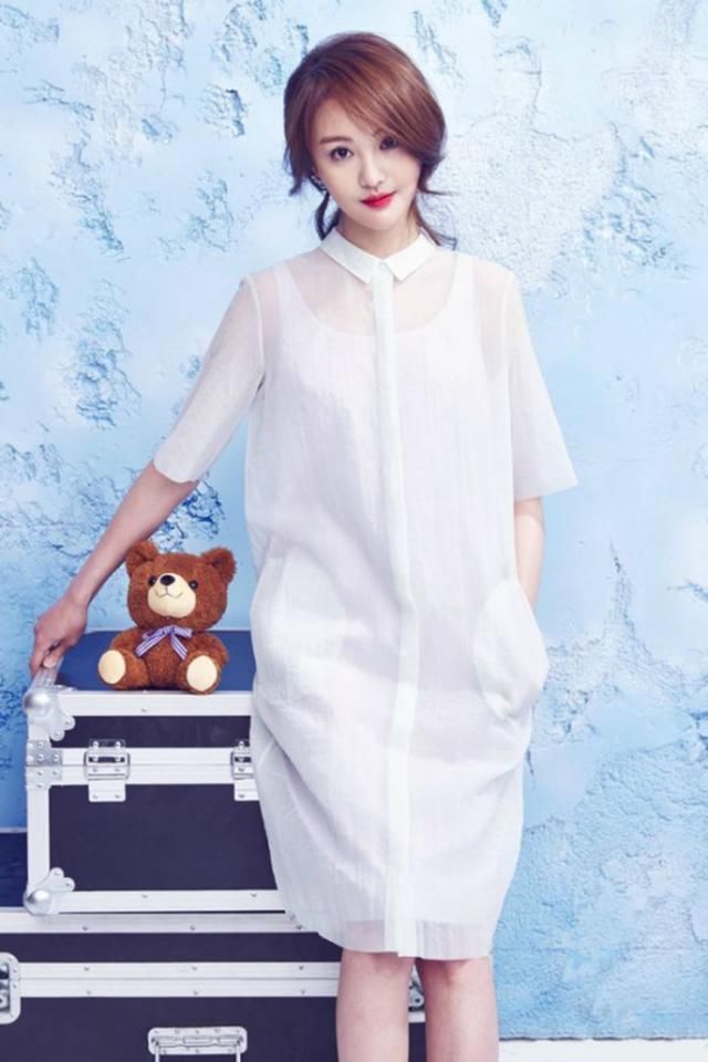 女星的三七分发型,杨幂的妩媚赵丽颖的甜美,而