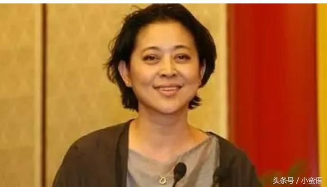 倪萍大姐一家终于走了,加入美国国籍