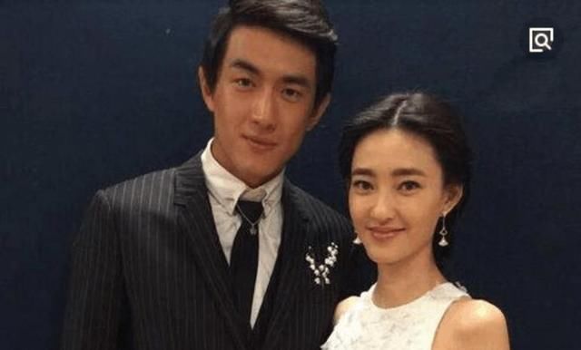 王丽坤和林更新同游台湾吃麻辣烫,林更新吸烟