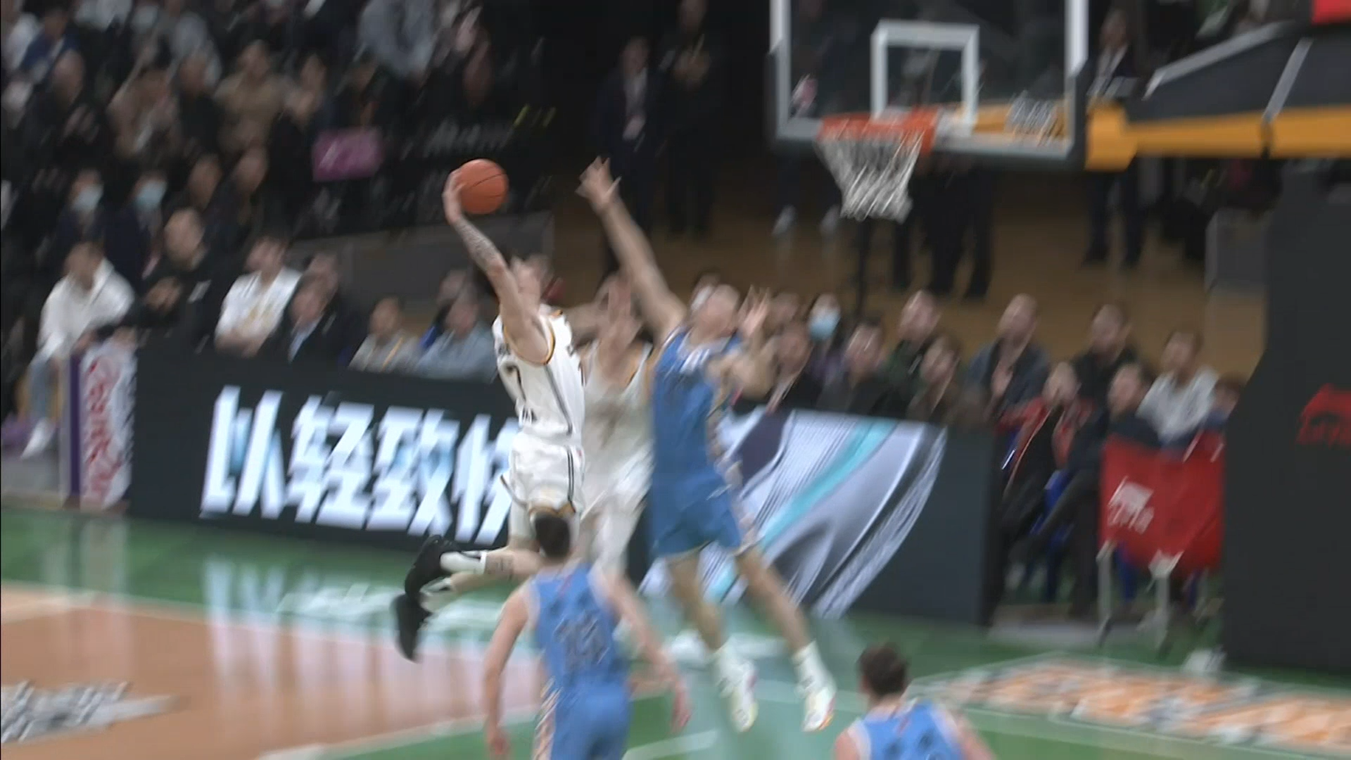 昨日CBA五佳球 张镇麟炸框居首