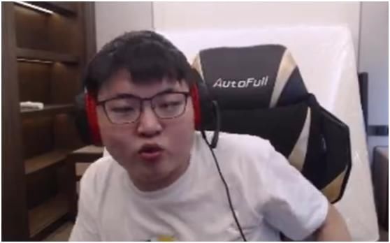 英雄联盟德杯开战,RNG王牌选手却在直播间划