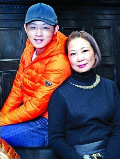 凭《大花轿》红遍乐坛,如今儿子比他火,上了春晚上《歌手》