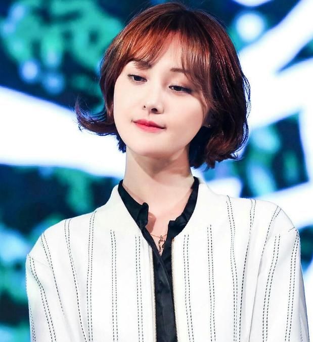 郑爽参加综艺节目,发胖的她颜值下降不敢直视