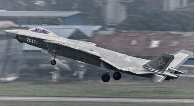 外媒称歼20战机很难量产?不攻自破,中国空军直