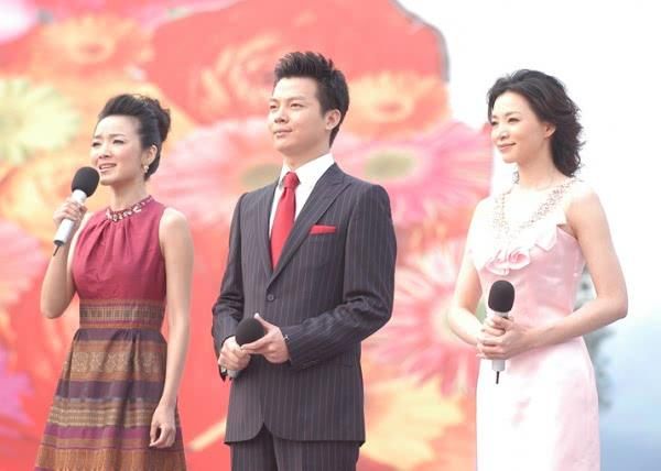 任鲁豫妻子近照曝光,身家十几亿,留学英国,回国