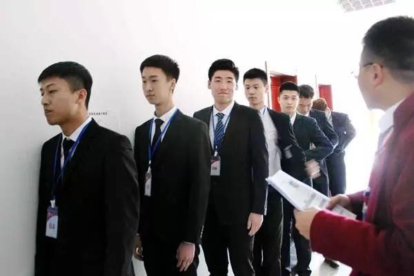 面试官问:在北京,月薪八千元,你怎么看?求职