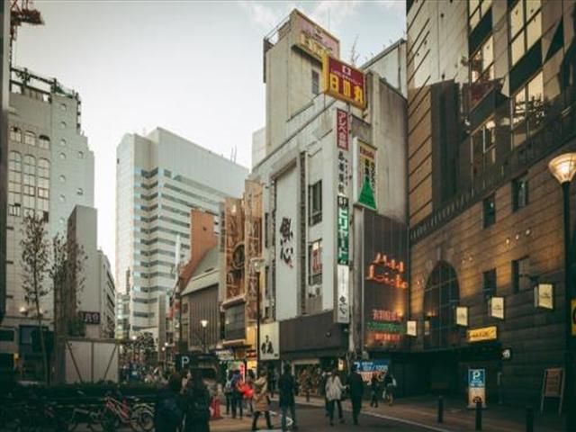 在日本的街头上为何到处都是汉字?但是没几个
