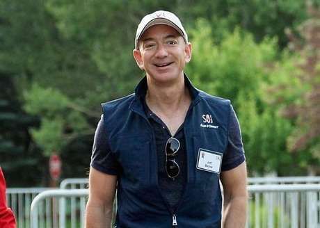 首富贝佐斯身价1419亿美元, 约9146亿人民币!