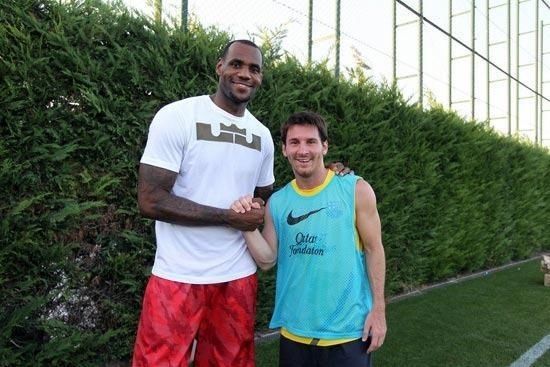 哈维又把梅西吹上天,跟别人比是对他侮辱,踢球