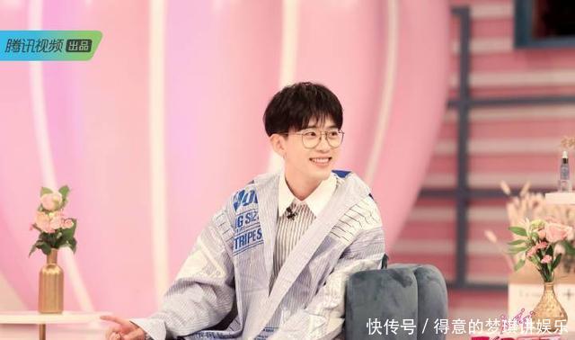 何炅带领新四帅开启新节目,费启鸣超抢眼,网友