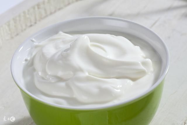 酸牛奶是酸性还是碱性 常喝酸牛奶的功效与作