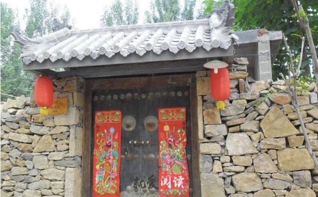 俗话说穷不改门,富不迁坟,你知道是什么意思