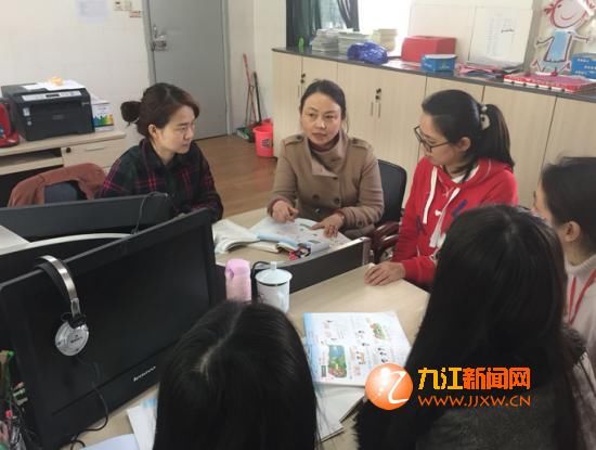 双峰小学夯实课堂教学常规系列工作撷英