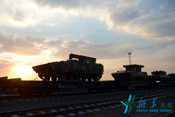 万岁军土豪师进军朱日和 跨区机动途中出招