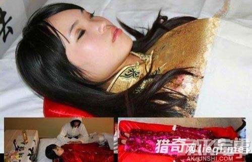 警方透露,多年来,莫斯克维纳在夜间偷偷潜进俄罗斯西部多达750余座墓地,精挑细选盗来了这些女尸。在进行初步审讯后,莫斯克维纳被警方释放。至于他究竟从何时开始这种勾当,动机又是什么,将面临何种诉讼,目前尚不得而知。