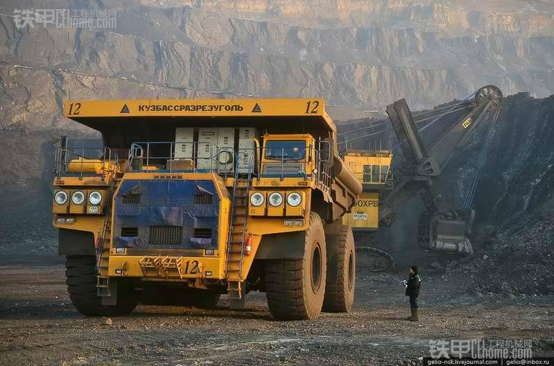 美女编辑被虐哭 最大矿卡到底是谁?