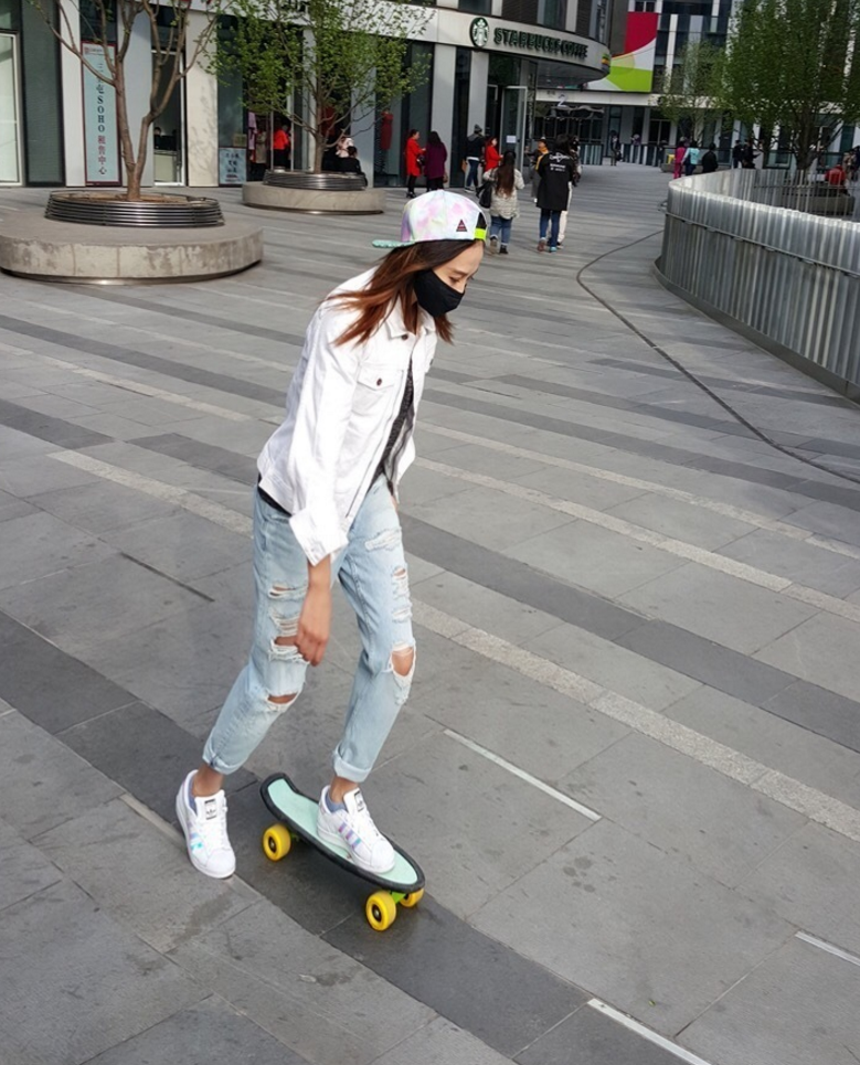 梁馨枰玩滑板，风一样的女子。