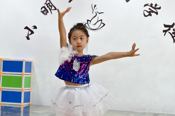 盂县小明星艺术学校:舞动飞扬青春 绽放幸福花