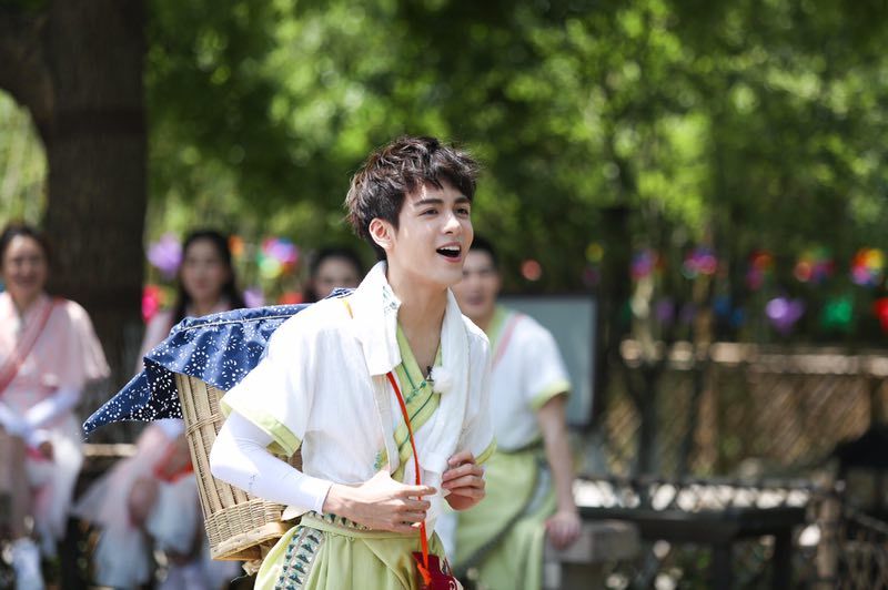 《挑战者联盟3》老幺曾舜晞实力撒娇 彭小苒竟成"趴地女侠"