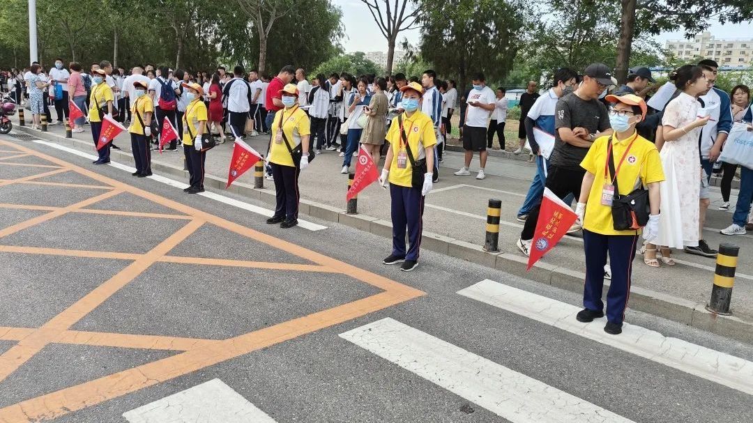 房山区公共文明引导志愿服务队出动引导员300余人次 为中考保驾护航 房山区公共文明引导志愿服务队出动引导员300余人次 为中考保驾护航
