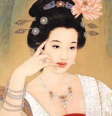 唐代小说家沈既济最早借“狐仙”拟人的《任氏传》一书中，描写了一个风流才子韦崟，这韦崟打探到朋友新近物色到一位绝色美女(实为狐仙)，“遽命汲水澡颈，巾首膏唇而往。”从中可知在当时男子使用唇膏是件很平常的事儿。当然，韦崟之类的风流男子也惯于“傅粉施朱”，打点粉底再抹面脂，在武则天时期的男子中已经流行。