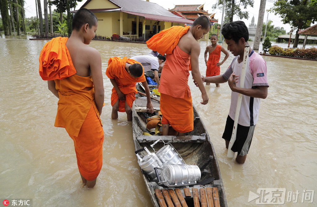 暴雨袭击柬埔寨西部多省，据当地媒体消息，暴雨已导致数千公顷农田和约1786座房屋被淹。