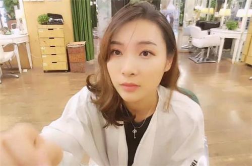 斗鱼主播女流晒健身照 网友: 早日把胸肌练好