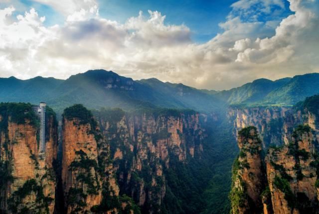 有世界最高电梯,阿凡达悬浮山原型,去张家界这