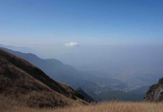 江西第一高峰,有10万亩草甸绵绵于1600多米的